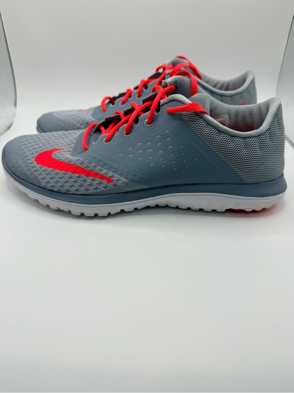 NIKE FS Lite Run 2 Women’s Lightweight Grey Pink Athletic Sneakers Size 9.5